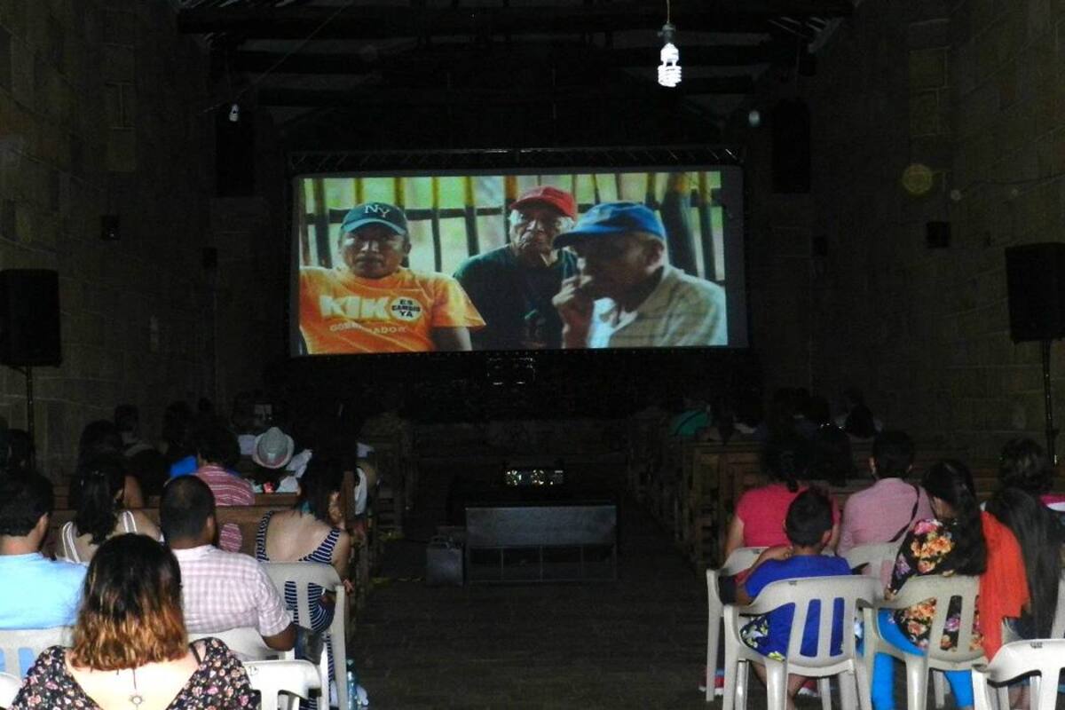Durante el Festival de Cine ambiental se transmitieron algunas películas y cortometrajes en iglesias y casonas antiguas del centro histórico de Barichara. (Foto: Ana Rojas/VANGUARDIA LIBERAL)