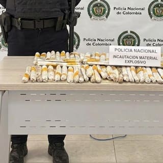 Encontraron 80 barras de explosivos abandonadas en una vía de Santander