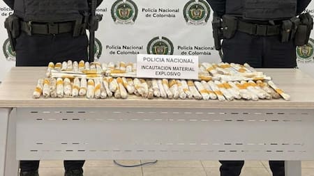 Encontraron 80 barras de explosivos abandonadas en una vía de Santander