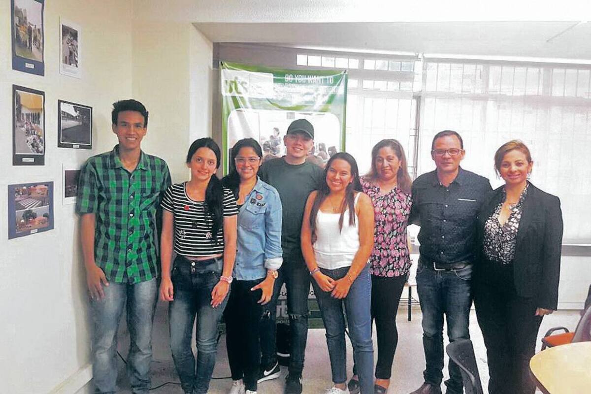 Andrés Saavedra, Sandy Ovalle Rojas, Delsy Yurley Torres Salinas, Sergio Andrés Orduz Jerez, Silvia Monsalve Rangel, Yolanda Suescún, Fabio Landinez y Sonia Amado. (Foto: Suministrada / VANGUARDIA LIBERAL)