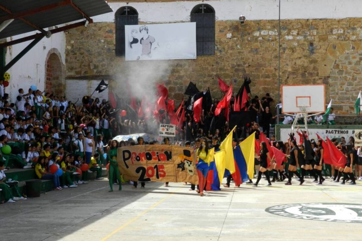 En el Colegio Avelina Moreno del Socorro, se llevó a cabo la inauguración de los juegos interclases. El colorido, creatividad y entusiasmo de los estudiantes se evidenció durante esta jornada. (Foto: Luis Fernando Martínez V./VANGUARDIA LIBERAL)
