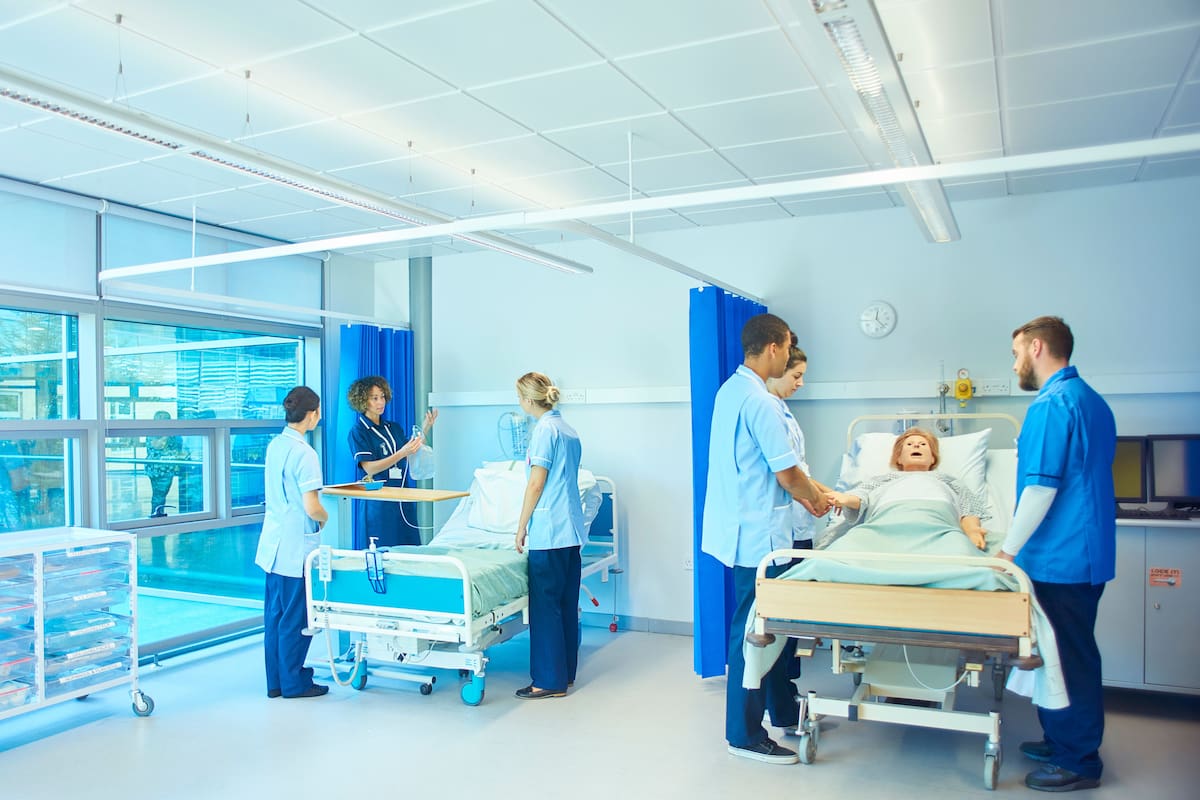 Enfermero condenado a cadena perpetua por asesinar a diez pacientes en Alemania. | Foto: CANVA