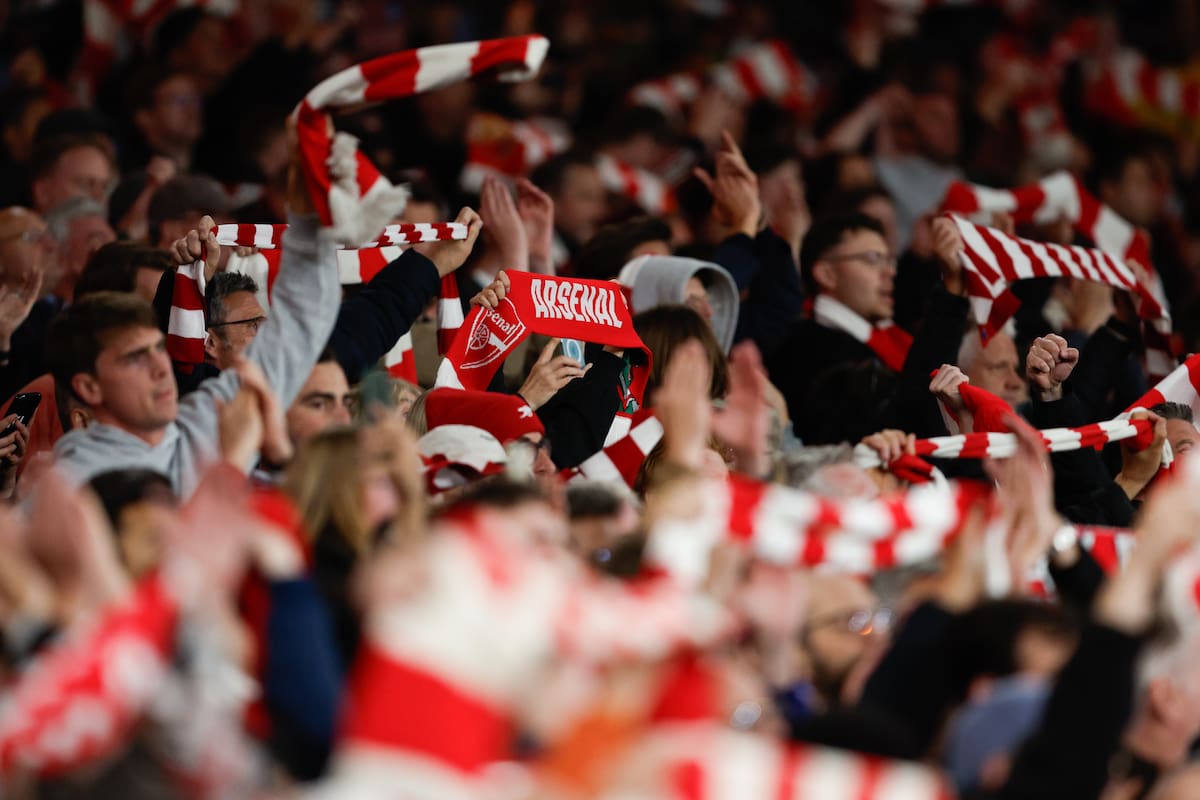 LONDON (United Kingdom), 18/05/2026.- Arsenal fans celebrate at the end of the English Premier League match Arsenal FC against Burnley FC, in London, Britain, 18 May 2026. (Reino Unido, Londres) EFE/EPA/DAVID CLIFF EDITORIAL USE ONLY. No use with unauthorized audio, video, data, fixture lists, club/league logos, 'live' services or NFTs. Online in-match use limited to 120 images, no video emulation. No use in betting, games or single club/league/player publications.