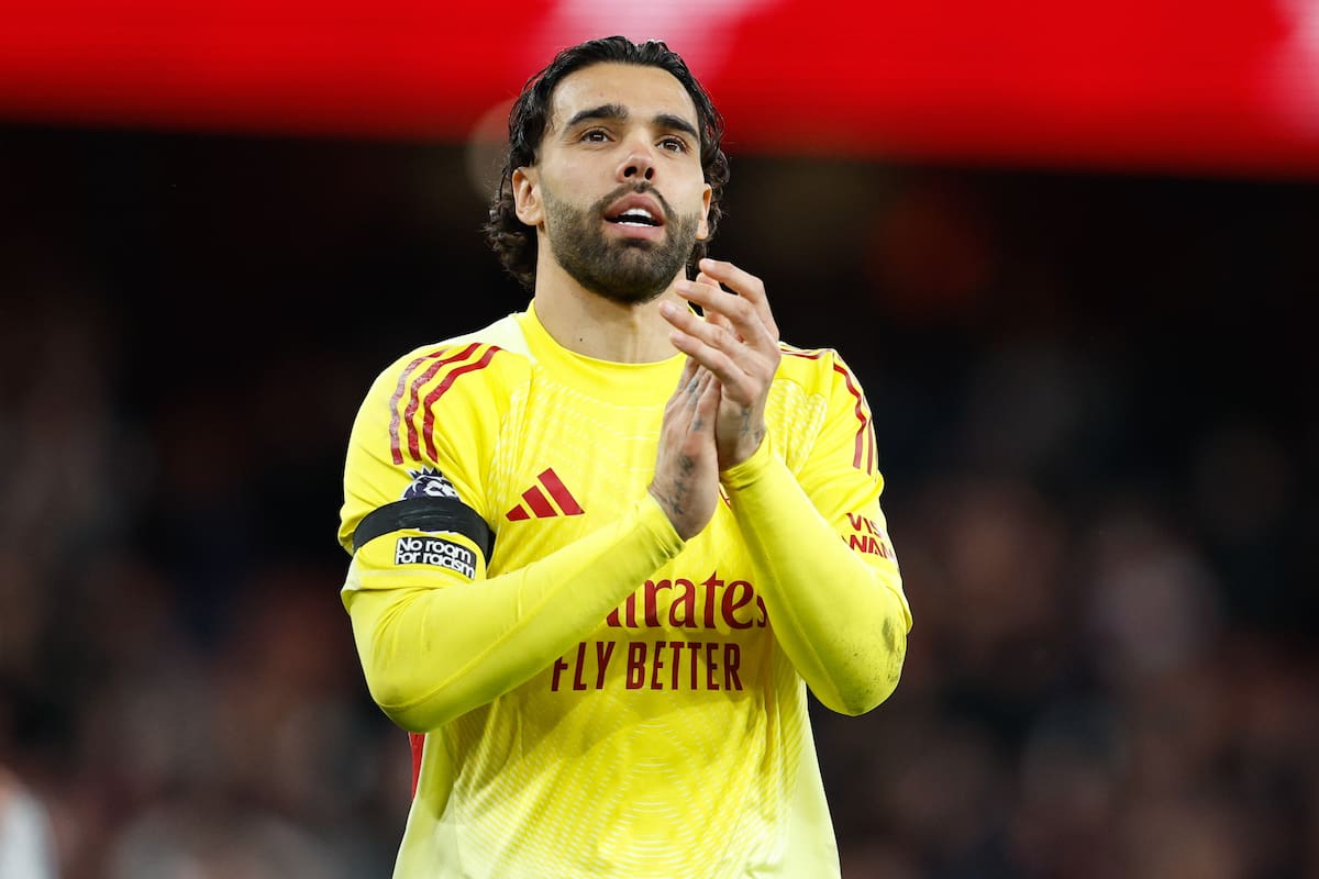 LONDON (United Kingdom), 18/05/2026.- Goalkeeper David Raya of Arsenal celebrates at the end of the English Premier League match Arsenal FC against Burnley FC, in London, Britain, 18 May 2026. (Reino Unido, Londres) EFE/EPA/DAVID CLIFF EDITORIAL USE ONLY. No use with unauthorized audio, video, data, fixture lists, club/league logos, 'live' services or NFTs. Online in-match use limited to 120 images, no video emulation. No use in betting, games or single club/league/player publications.