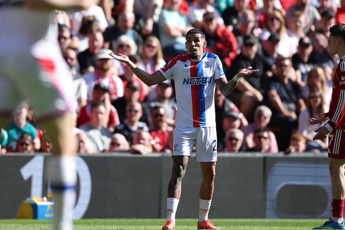 LIVERPOOL (United Kingdom), 25/04/2026.- Daniel Munoz (C) of Crystal Palace celebrates after scoring the 1-2 goal during the English Premier League match between Liverpool FC and Crystal Palace, in Liverpool, Britain, 25 April 2026. (Reino Unido) EFE/EPA/ADAM VAUGHAN EDITORIAL USE ONLY. No use with unauthorized audio, video, data, fixture lists, club/league logos, 'live' services or NFTs. Online in-match use limited to 120 images, no video emulation. No use in betting, games or single club/league/player publications.