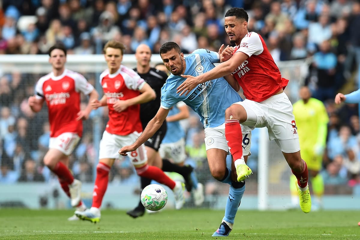 Manchester City asumió el liderato tras vencer a Burnley en la recta final de la temporada.EFE/EPA/PETER POWELL EDITORIAL USE ONLY. No use with unauthorized audio, video, data, fixture lists, club/league logos, 'live' services or NFTs. Online in-match use limited to 120 images, no video emulation. No use in betting, games or single club/league/player publications.