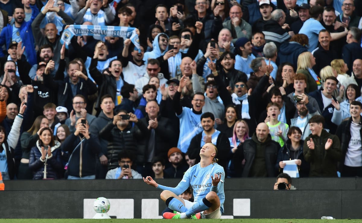 MANCHESTER (United Kingdom), 19/04/2026.- Manchester City's Erling Haaland celebrates after scoring for the 2-1 goal during the English Premier League match Manchester City against Arsenal FC, in Manchester, Britain, 19 April 2026. (Reino Unido) EFE/EPA/PETER POWELL EDITORIAL USE ONLY. No use with unauthorized audio, video, data, fixture lists, club/league logos, 'live' services or NFTs. Online in-match use limited to 120 images, no video emulation. No use in betting, games or single club/league/player publications.