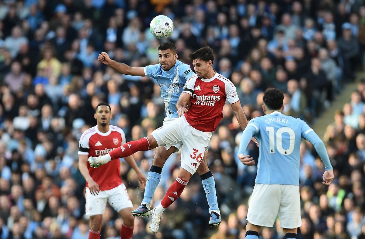 MANCHESTER (United Kingdom), 19/04/2026.- Manchester City's Rodri (L) and Arsenal's Martin Zubimendi (R) in action during the English Premier League match Manchester City against Arsenal FC, in Manchester, Britain, 19 April 2026. (Reino Unido) EFE/EPA/PETER POWELL EDITORIAL USE ONLY. No use with unauthorized audio, video, data, fixture lists, club/league logos, 'live' services or NFTs. Online in-match use limited to 120 images, no video emulation. No use in betting, games or single club/league/player publications.
