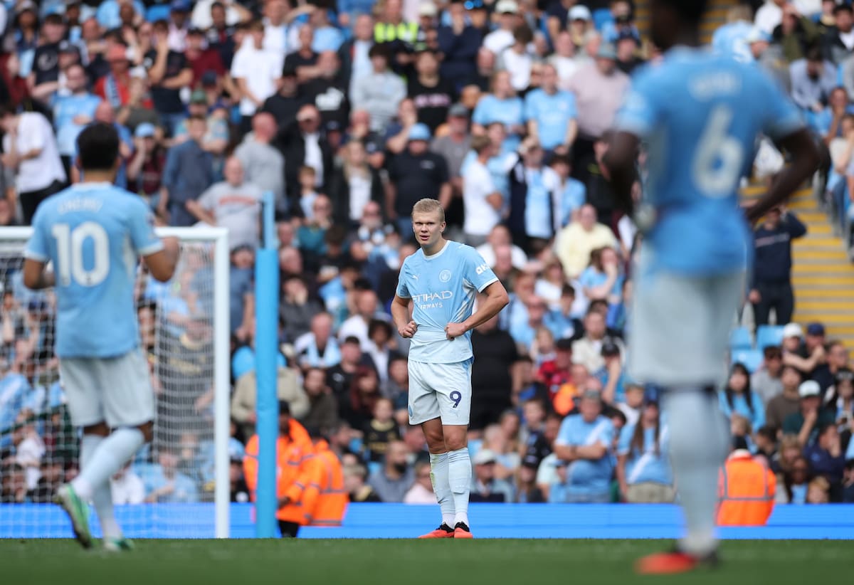 Manchester (United Kingdom), 20/09/2026.- Erling Haaland of Manchester City waits for the result of a VAR check during the English Premier League match between Manchester City and Sunderland AFC, Manchester, Britain, 20 September 2026. (Reino Unido) EFE/EPA/ADAM VAUGHAN EDITORIAL USE ONLY. No use with unauthorized audio, video, data, fixture lists, club/league logos, 'live' services or NFTs. Online in-match use limited to 120 images, no video emulation. No use in betting, games or single club/league/player publications.