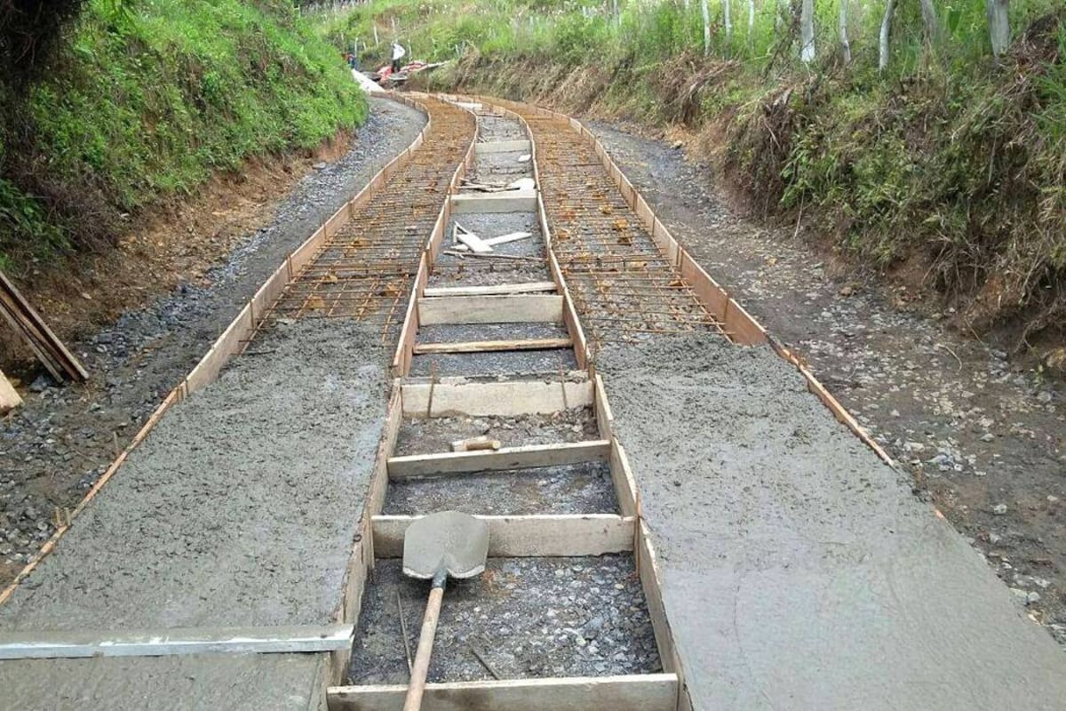 En la vereda Morarío de Guapotá se adelanta actualmente, la construcción de placas huellas, que fueron solicitadas por la comunidad, debido al complicado estado de la vía, las cuales fueron gestionadas ante la Gobernación. (Foto: Suministrada/VANGUARDIA LIBERAL)