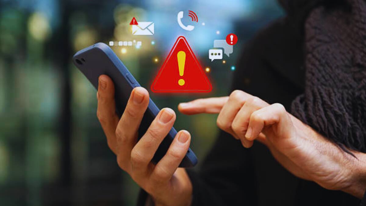 Los enlaces enviados por los delincuentes redirigen a páginas falsas que buscan robar datos personales y financieros de las víctimas. Imagen de referencia tomada de: Istock.