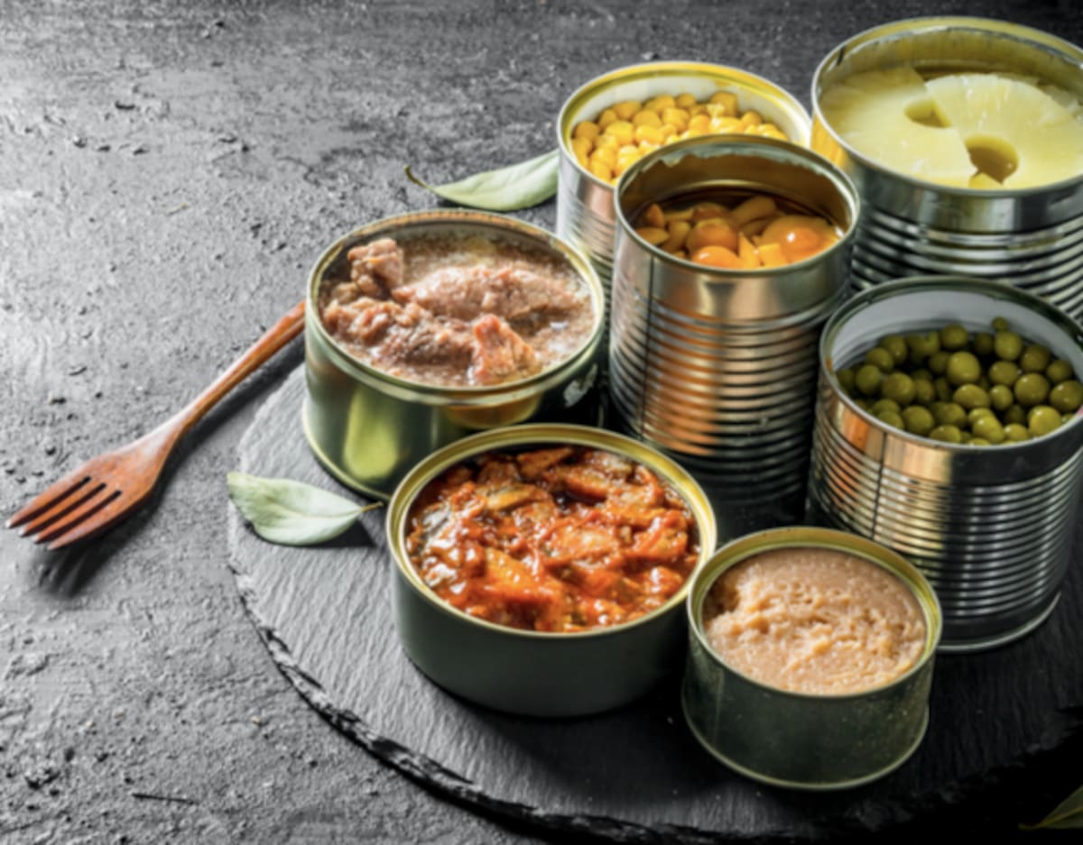 La comida enlatada o en botes de cristal garantiza su conservación durante un largo período de tiempo.