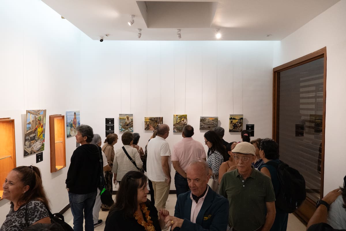 Entre aguas y redes, del artista santandereano Canen García, fue inaugurada en El Libro Total, donde propone una mirada sobre el pescador como parte esencial del paisaje y la memoria cultural colombiana. / Ángel Hernández, El Libro Total Bucaramanga