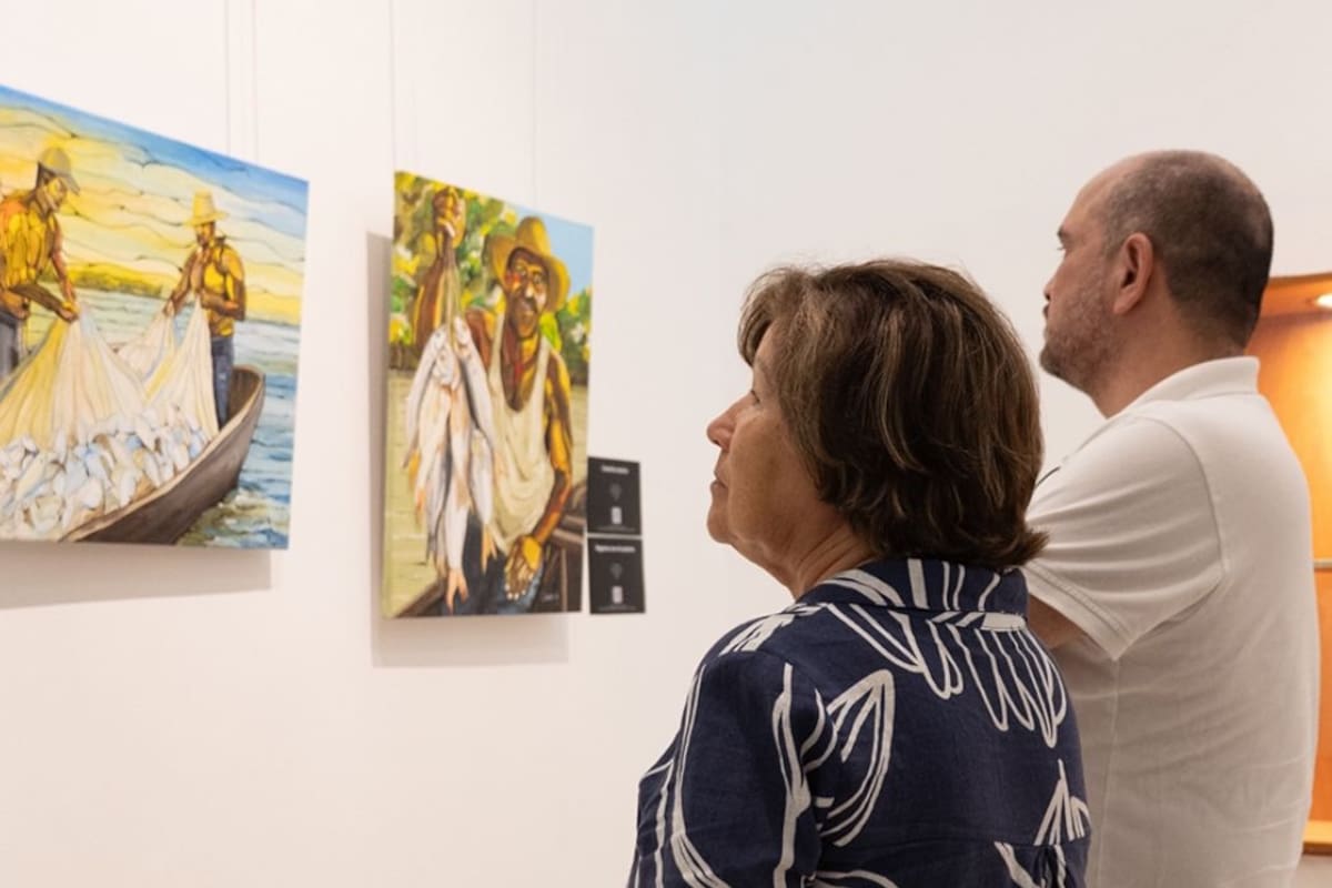 Entre aguas y redes, una exposición por el artista y arquitecto Canen García que se articula en tres ejes que recorren al pescador como sujeto, la cultura y las tensiones sociales y ambientales del territorio. / Ángel Hernández, El Libro Total de Bucaramanga