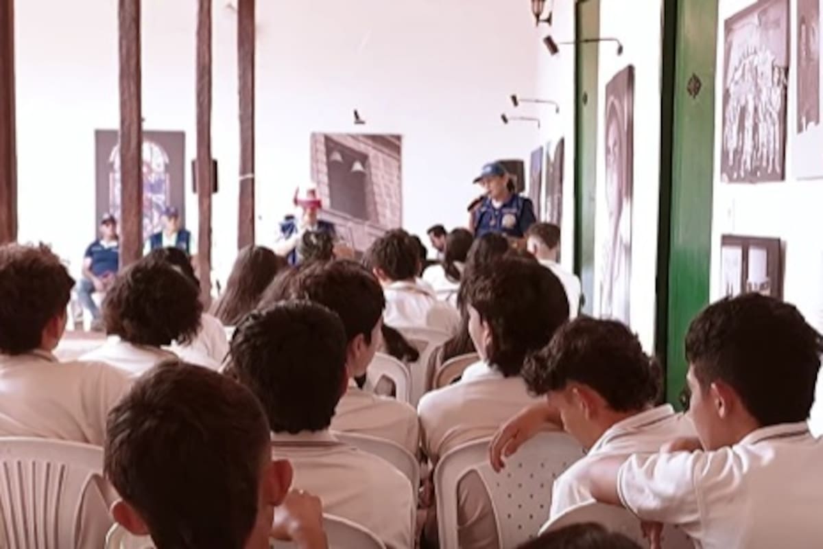 La entrega de libro estuvo acompañada de talleres para jóvenes.