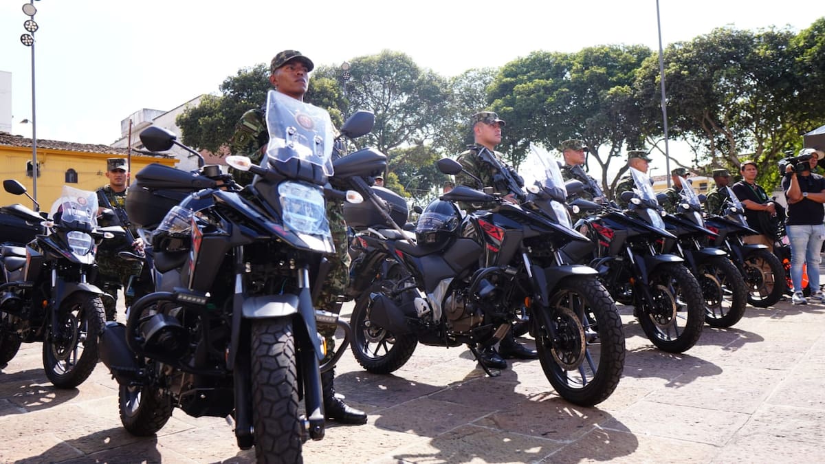 Motocicletas entregadas a la Policía y Ejército de Santander para reforzar la seguridad departamental./ Foto Vanguardia