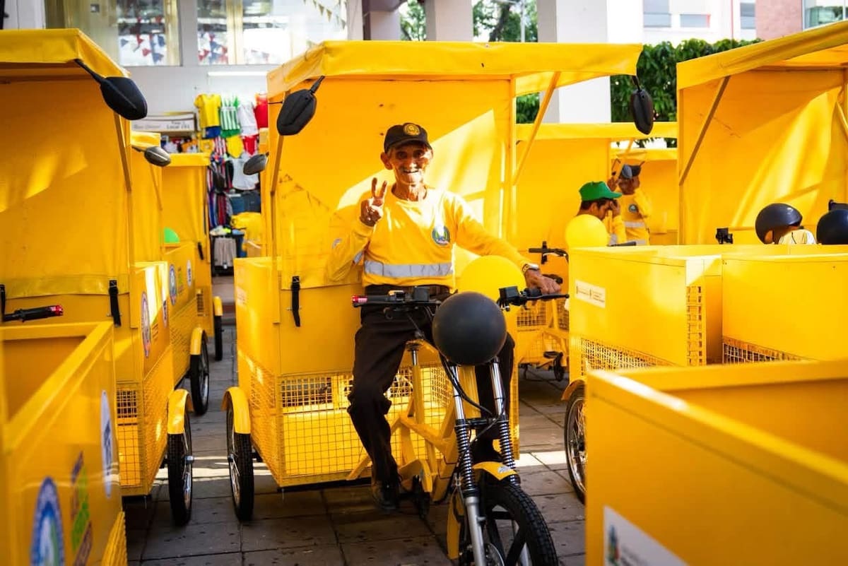 Recicladores de Barrancabermeja recibieron 38 triciclos, algunos con asistencia eléctrica, para facilitar la recolección de material aprovechable y mejorar las condiciones en las que desarrollan diariamente su labor.
Suministrada/Vanguardia