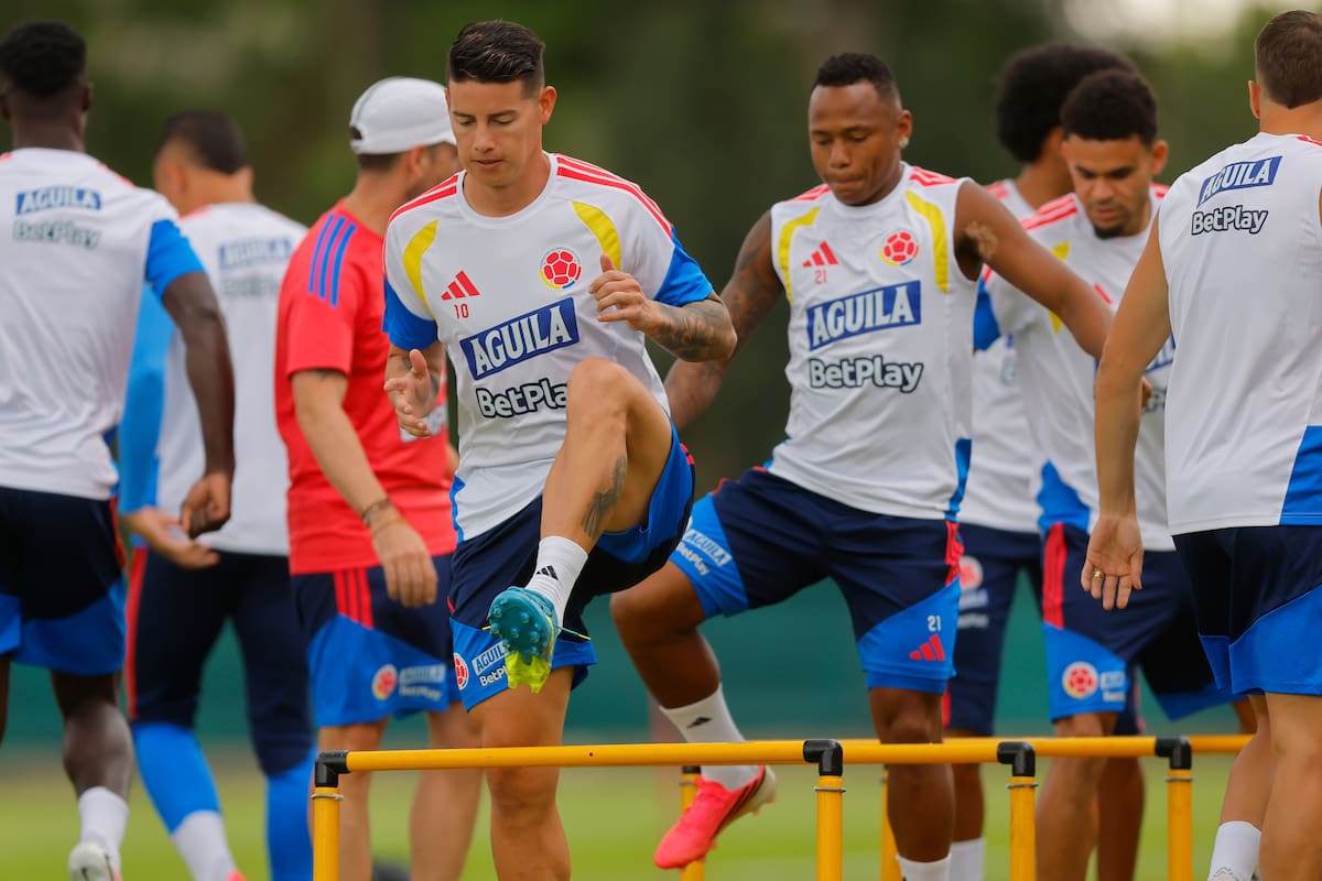GUADALAJARA (MÉXICO), 21/06/2026.- El jugador de la selección de Colombia, James Rodriguez, durante el entrenamiento que el combinado colombiano ha realizado en la Academia Atlas este domingo en Guadalajara, Jalisco (México). EFE/ Francisco Guasco
