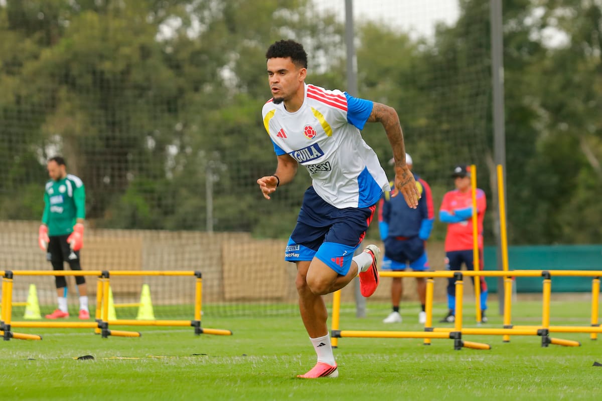 GUADALAJARA (MÉXICO), 21/06/2026.- El jugador de la selección de Colombia, Luis Diaz, durante el entrenamiento que el combinado colombiano ha realizado en la Academia Atlas este domingo en Guadalajara, Jalisco (México). EFE/ Francisco Guasco