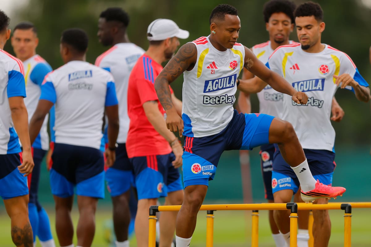 GUADALAJARA (MÉXICO), 21/06/2026.- El jugador de la selección de Colombia, Jaminton Campaz, durante el entrenamiento que el combinado colombiano ha realizado en la Academia Atlas este domingo en Guadalajara, Jalisco (México). EFE/ Francisco Guasco