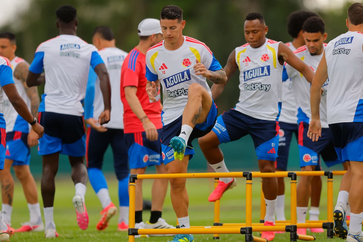 GUADALAJARA (MÉXICO), 21/06/2026.- El jugador de la selección de Colombia, James Rodriguez, durante el entrenamiento que el combinado colombiano ha realizado en la Academia Atlas este domingo en Guadalajara, Jalisco (México). EFE/ Francisco Guasco
