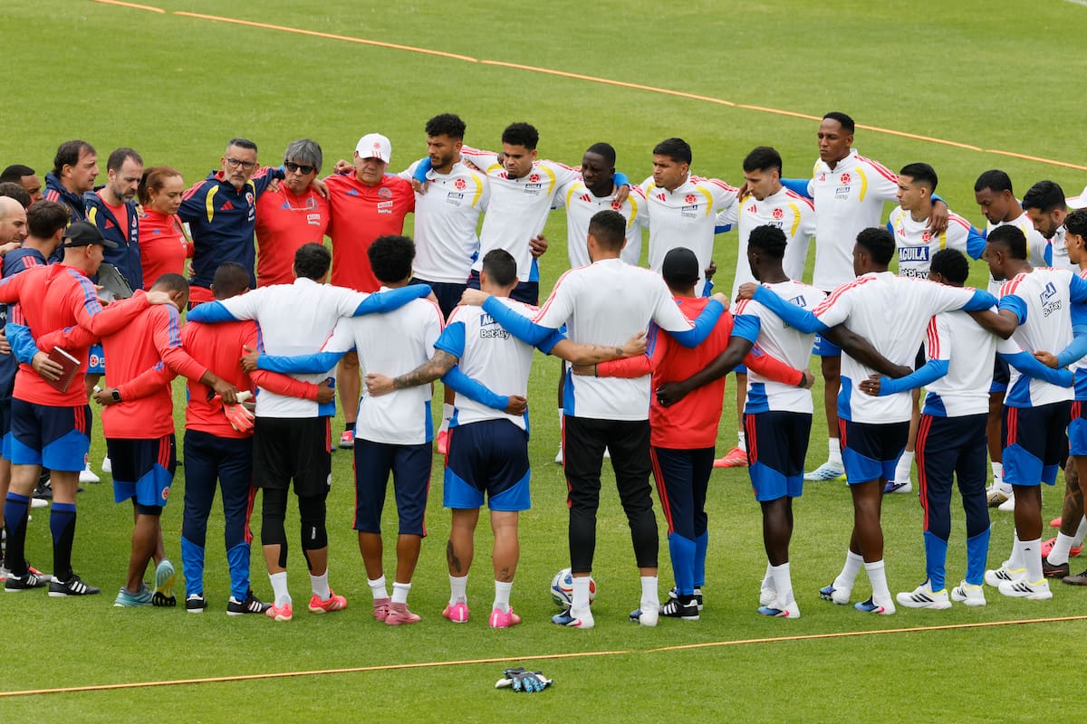 FOTODELDÍA AME6599. BOGOTÁ (COLOMBIA), 29/05/2026.- Jugadores de la selección Colombia se reúnen durante un entrenamiento este viernes, en el estadio Metropolitano de Techo, en Bogotá (Colombia). EFE/ Carlos Ortega