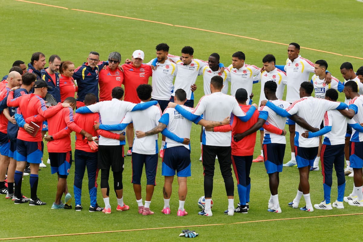 FOTODELDÍA AME6599. BOGOTÁ (COLOMBIA), 29/05/2026.- Jugadores de la selección Colombia se reúnen durante un entrenamiento este viernes, en el estadio Metropolitano de Techo, en Bogotá (Colombia). EFE/ Carlos Ortega
