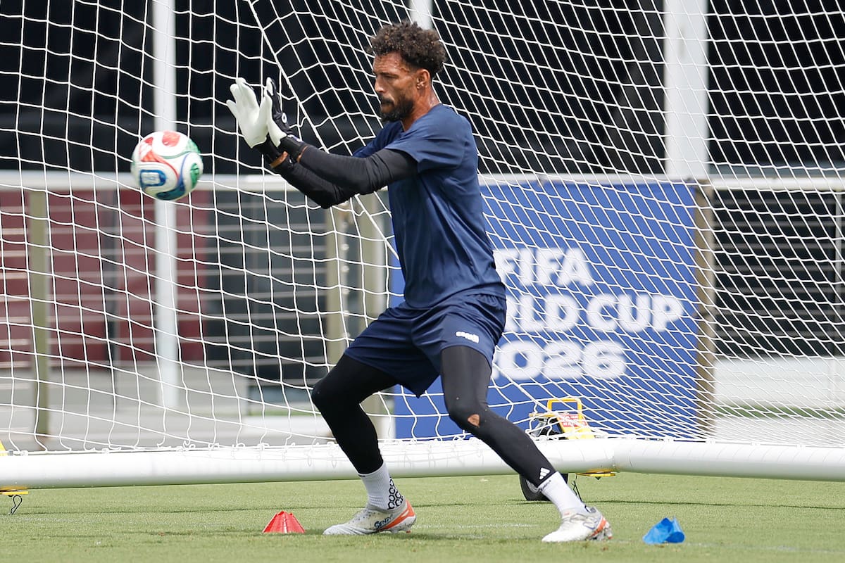 FORT LAUDERDALE (EEUU), 02/07/2026.- El portero de la selección de Cabo Verde, Josimar Dias 'Vozinha', durante el entrenamiento que los caboverdianos han realizado este jueves en el Inter Miami CF Stadium en Fort Lauderdale (Florida) para preparar el partido que mañana disputarán contra Argentina. EFE/ Alberto Estévez