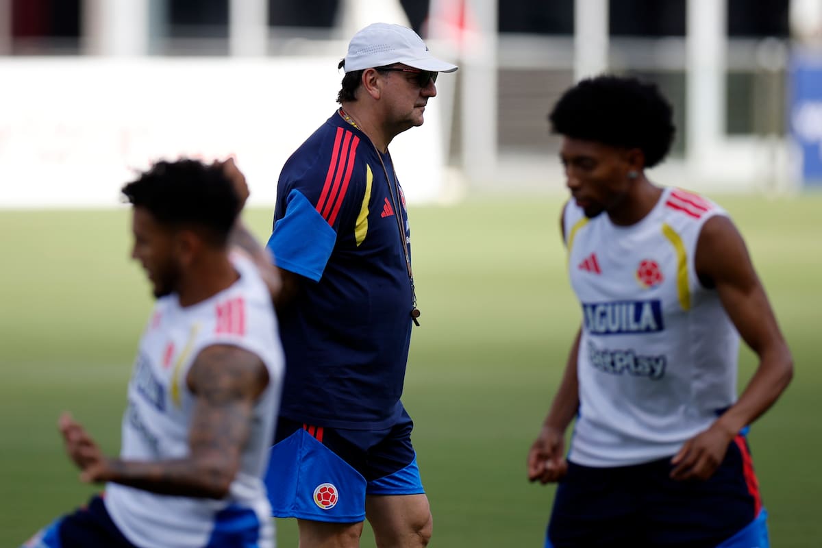 FORT LAUDERDALE (ESTADOS UNIDOS), 29/06/2026.- El entrenador de la selección de Colombia, Néstor Lorenzo, durante el entrenamiento que han realizado este lunes en el Miami Inter CF Stadium en Fort Lauderdale (Florida). EFE/Alberto Estévez.