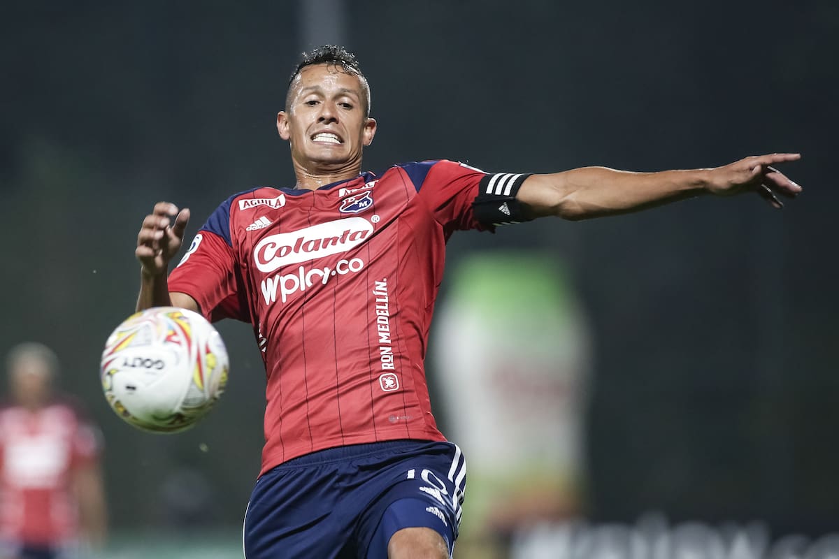 BOGOTÁ, 15 de febrero de 2023.- E jugador Andres Ricaurte de Independiente Medellin disputa un balón frente a Equidad en la 1 fecha de la liga BetPlay I 2023 en el estadio Metropolitano de Techo. (Colprensa-John Paz).