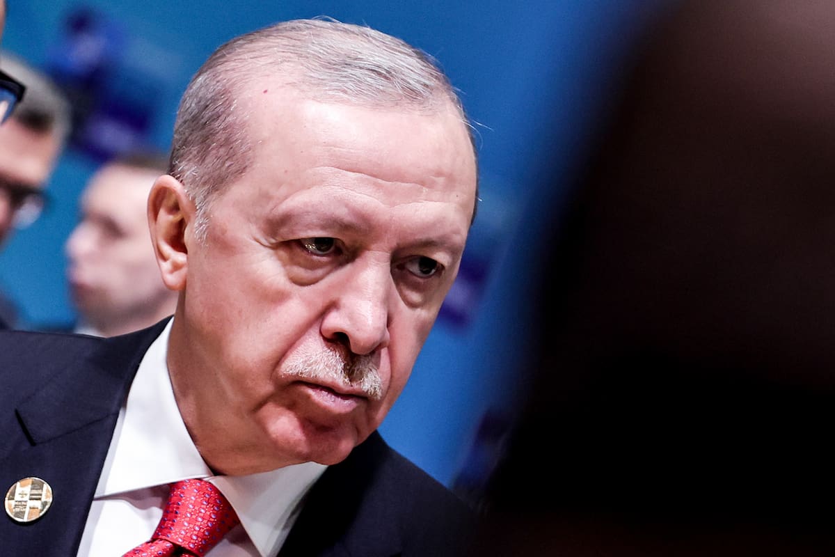 El primer ministro israelí, Benjamin Netanyahu, calificó la solicitud turca como un intento de intimidación y respondió con acusaciones personales contra el presidente turco.