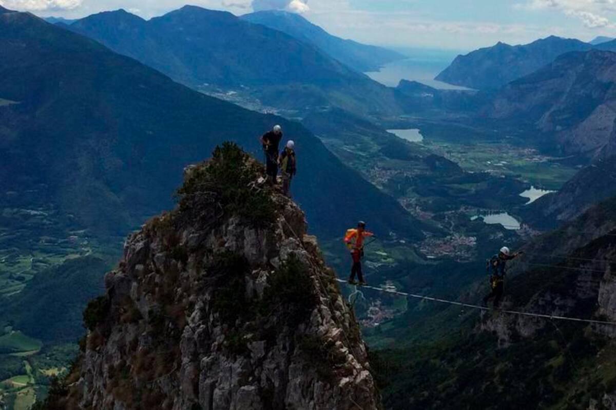 La Paganella, en Italia, de 2.124 metros de altura, es un punto de referencia, un desafío para aquellos que buscan enfrentar y superar sus límites. Tomada de Twitter / VANGUARDIA