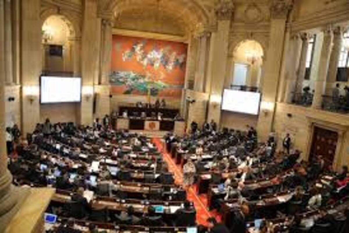 Plenaria del Senado elegía a un magistrado. Votaron 102 senadores y aparecieron 103 votos.