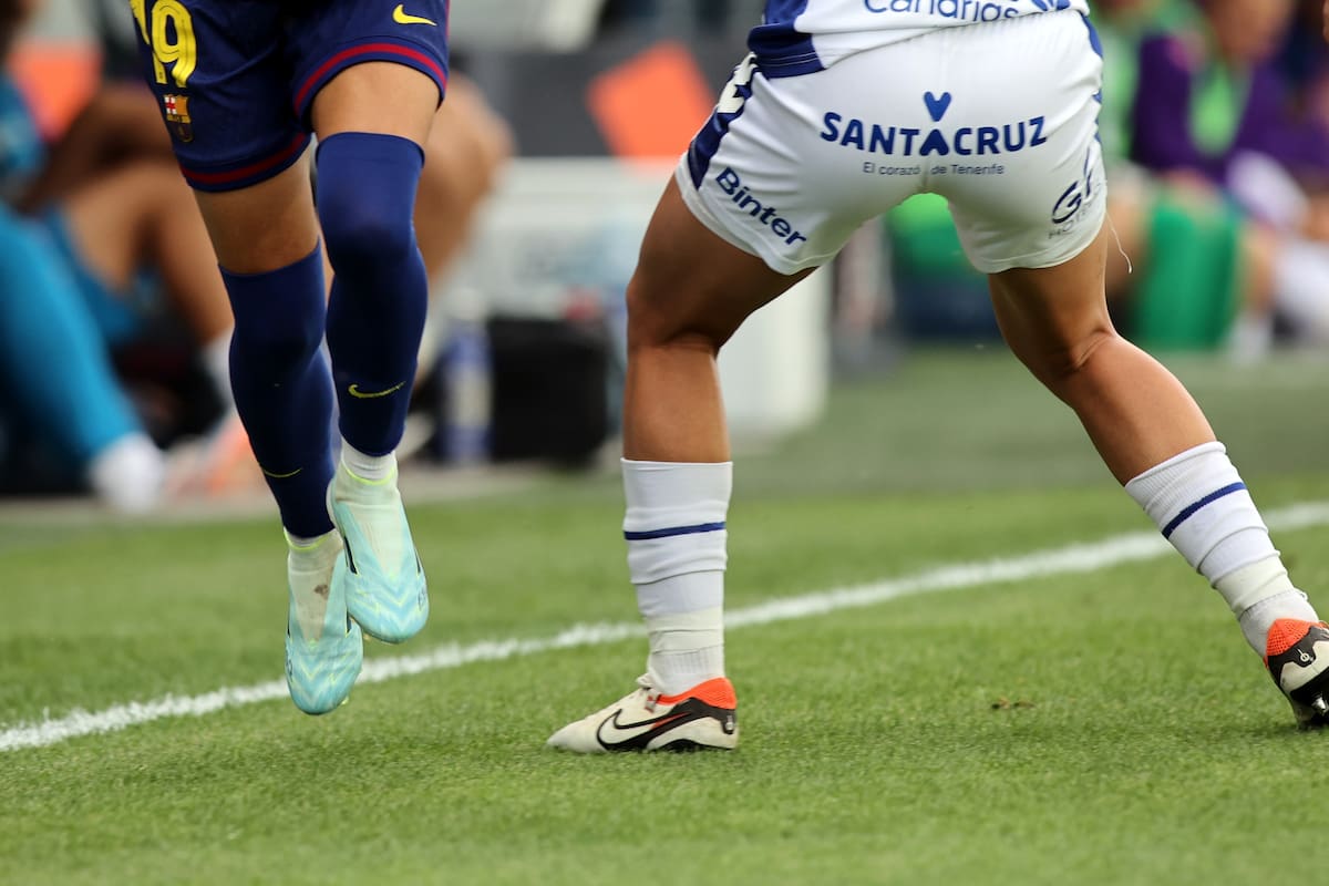 Escándalo en el fútbol femenino: técnico fue sancionado de por vida por grabar a jugadoras en el vestuario. Foto: EFE.
