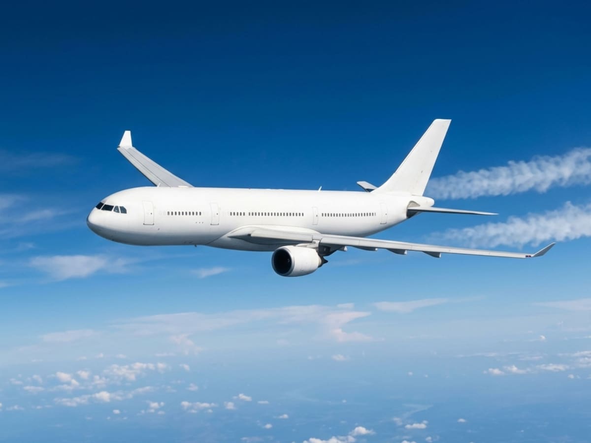 Escándalo en la Aerocivil por falta de controladores, sobresueldos y presunto nepotismo; Procuraduría investiga. | Foto: Vanguardia / Canva