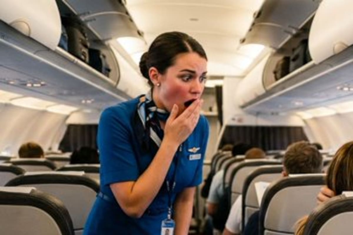 Una pareja fue detenida por intentar tener sexo en un avión en pleno vuelo, a la vista de los demás pasajeros.