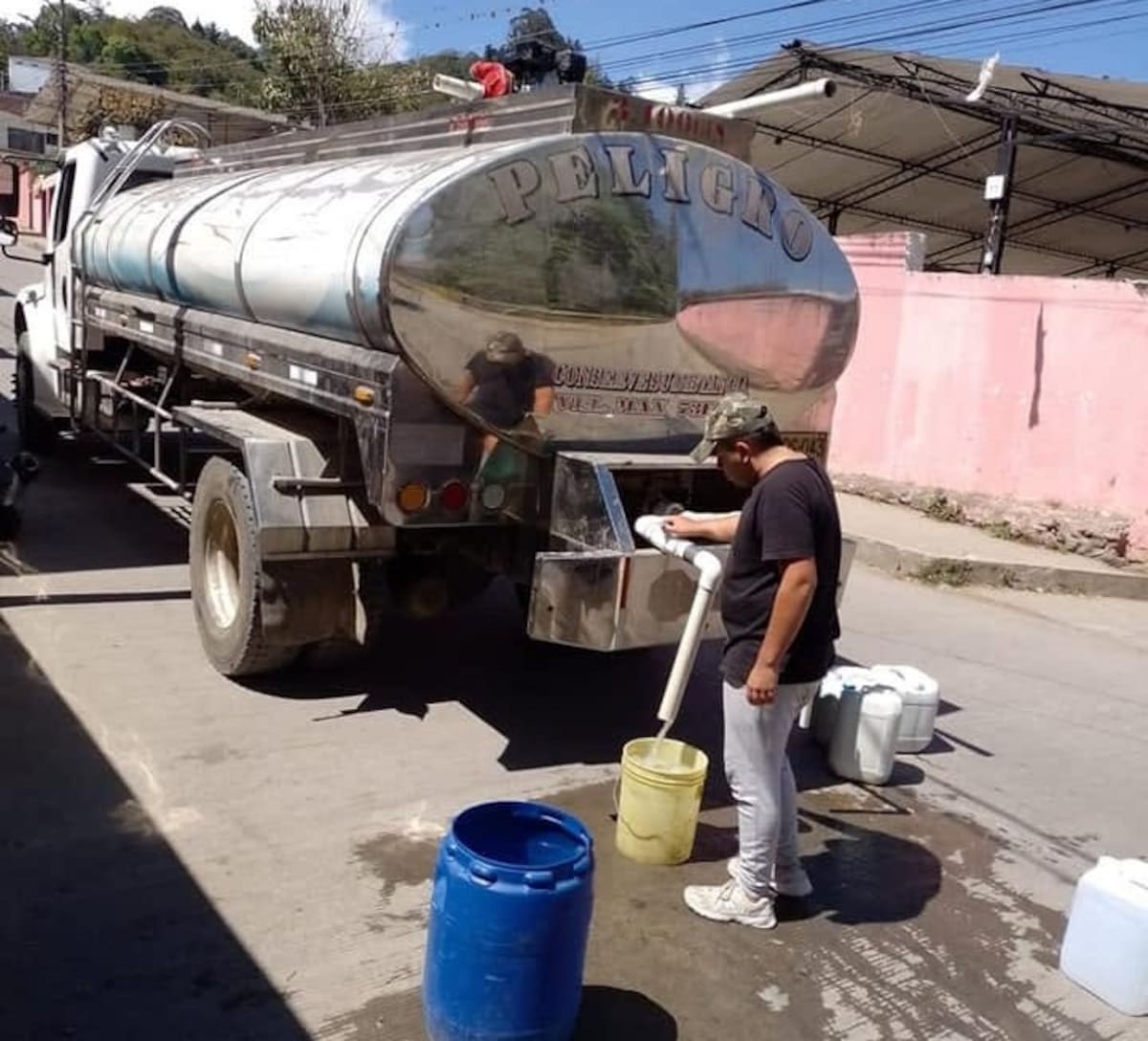 Vélez lleva más de tres semanas sin agua en varios sectores por daños en la tubería de aducción de Pozo Verde.
Foto: Emprevel.