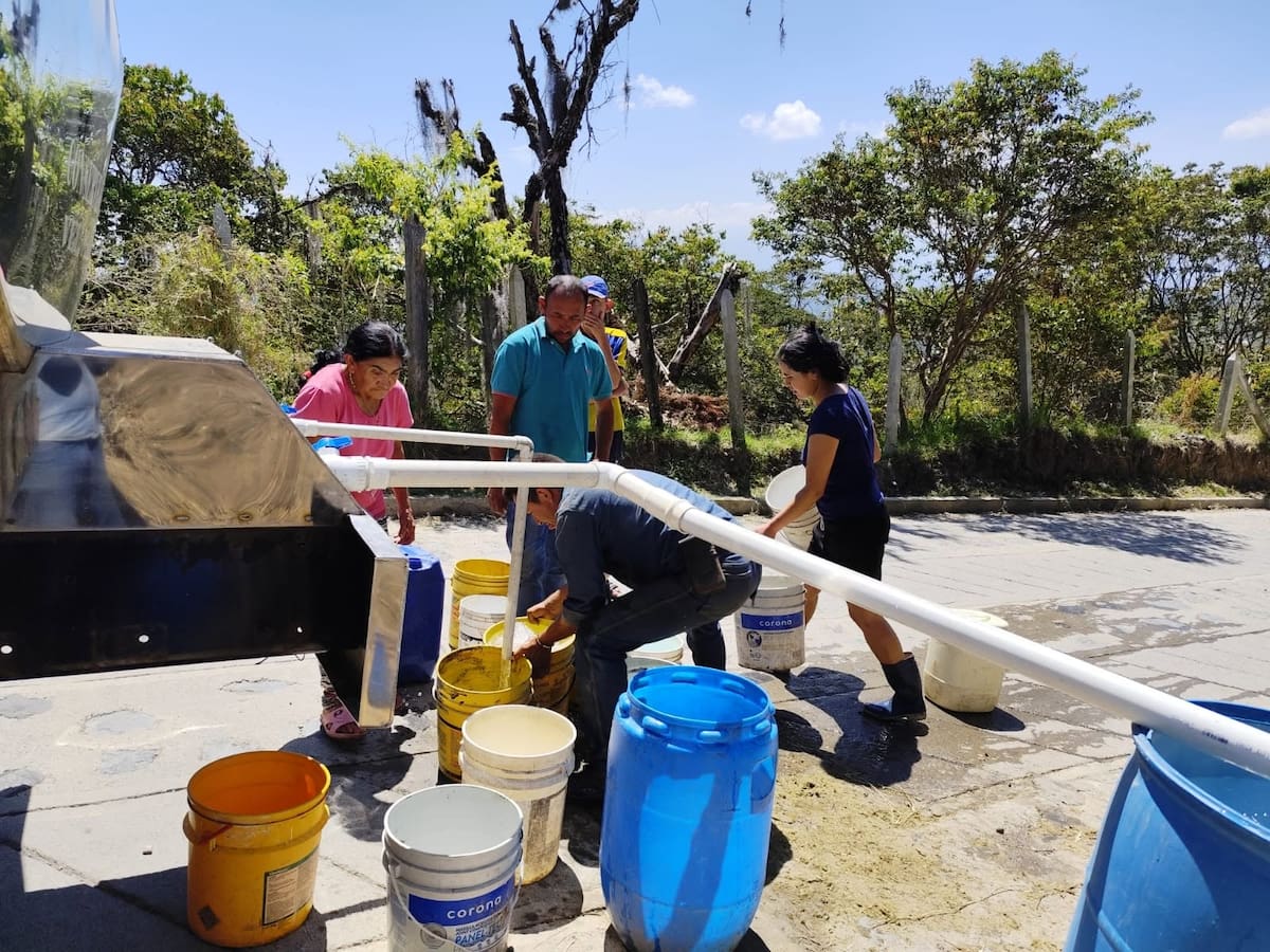 En total los recursos destinados a resolver el problema de agua potable en Vélez rondan los 40.000 millones de pesos.
Foto: Emprevel.
