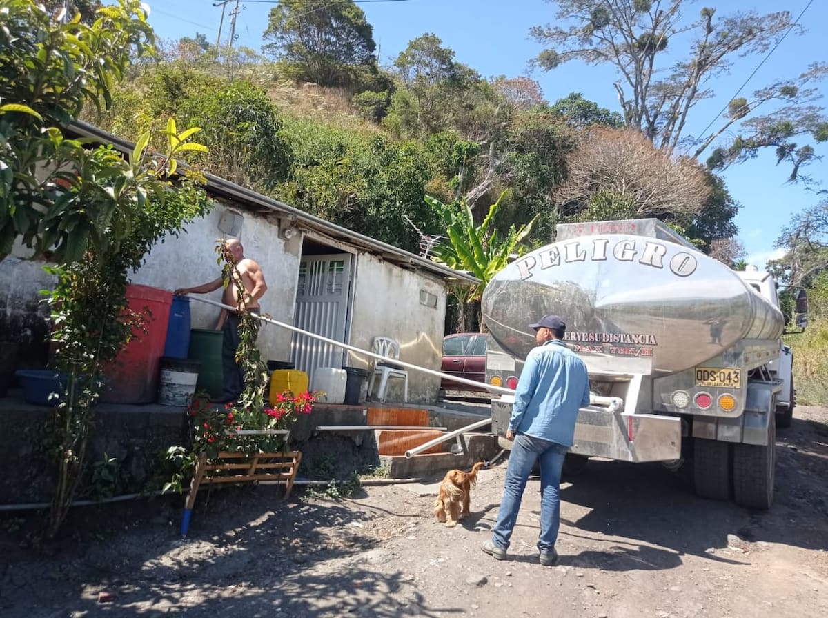 En Vélez solo hay dos carrotanques para enfrentar la escasez de agua potable.