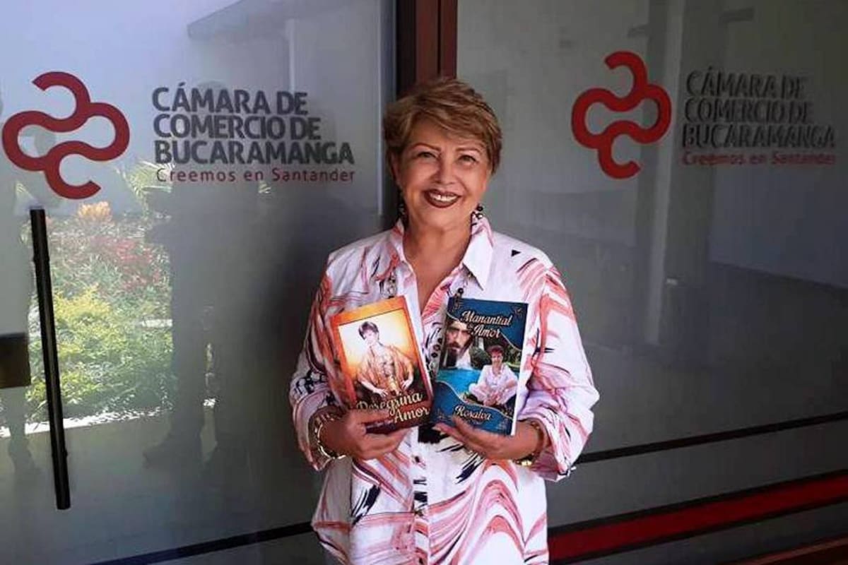 La escritora Rosalba López López presentará hoy su más reciente obra poética en el Socorro. (Foto: Luis Fernando Martínez V/VANGUARDIA LIBERAL)