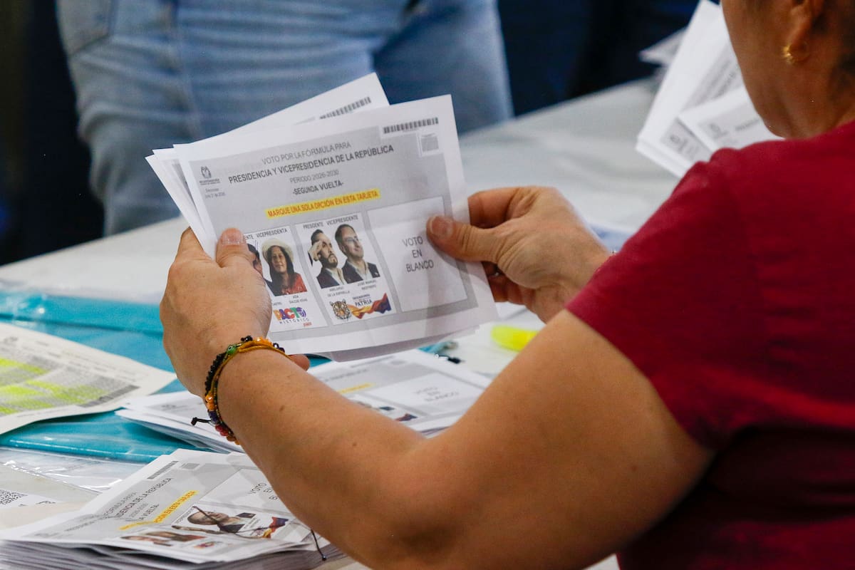 Fotografía de archivo de jurados de votación realizando el conteo de votos. // Foto: EFE/ STR