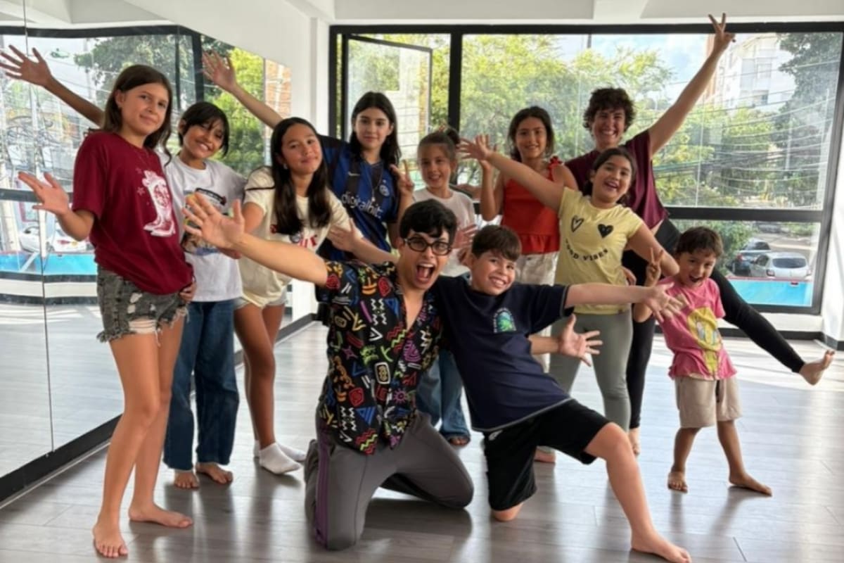 Las y los estudiantes de ÁGORA debutan con propuestas que mezclan teatro físico, comedia e improvisación. / Fotografía suministrada