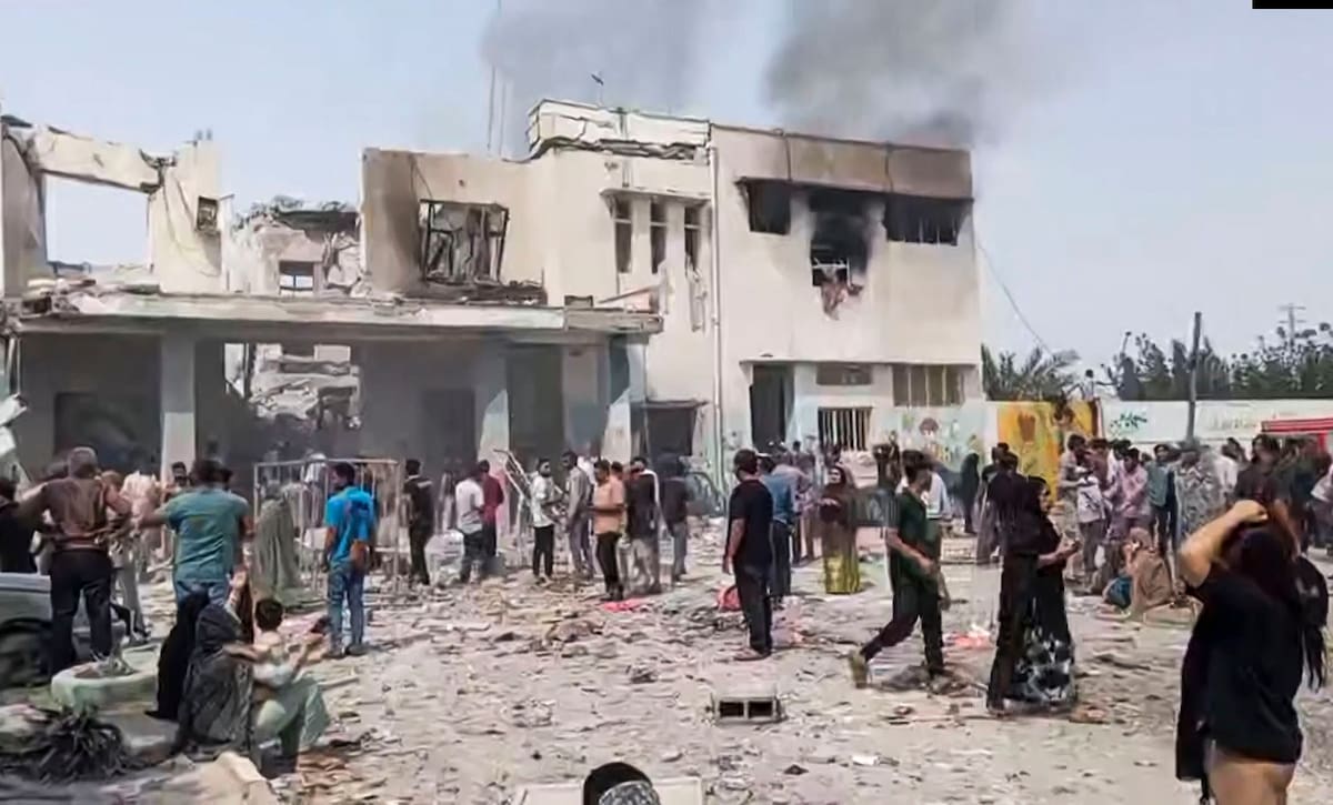 Captura del video de los momentos posteriores al bombardeo del 28 de febrero en la ciudad de Minab (Irán), donde murieron 180 personas en el bombardeo a una escuela de primaria. EFE/MEHR.