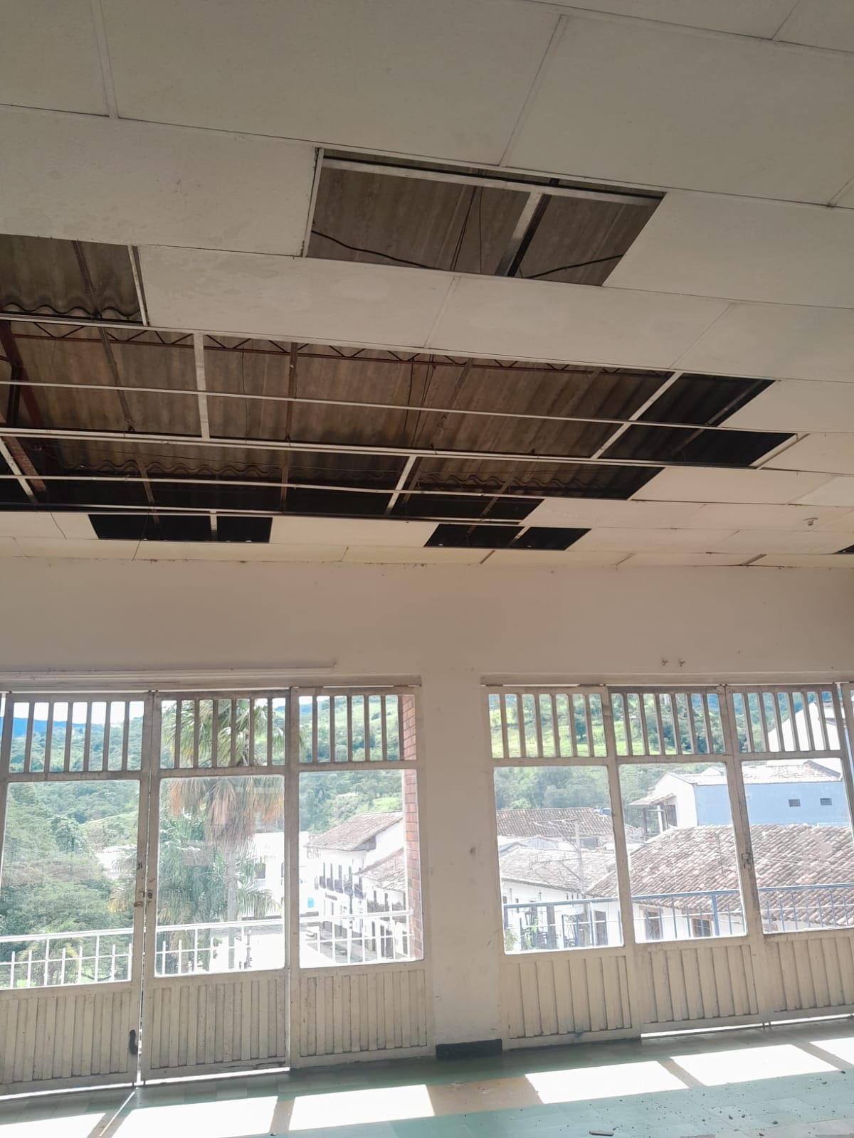 Hay varios salones cerrados desde hace más de 2 años.