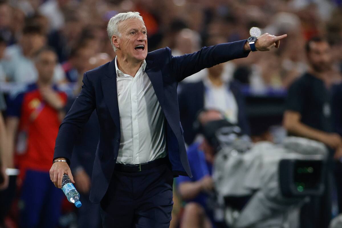 MÚNICH (ALEMANIA), 09/07/2024.- El entrenador de la selección francesa, Didier Deschamps, durante el partido de semifinales de la Eurocopa de fútbol que España y Francia disputan este martes en Múnich. EFE/Alberto Estévez