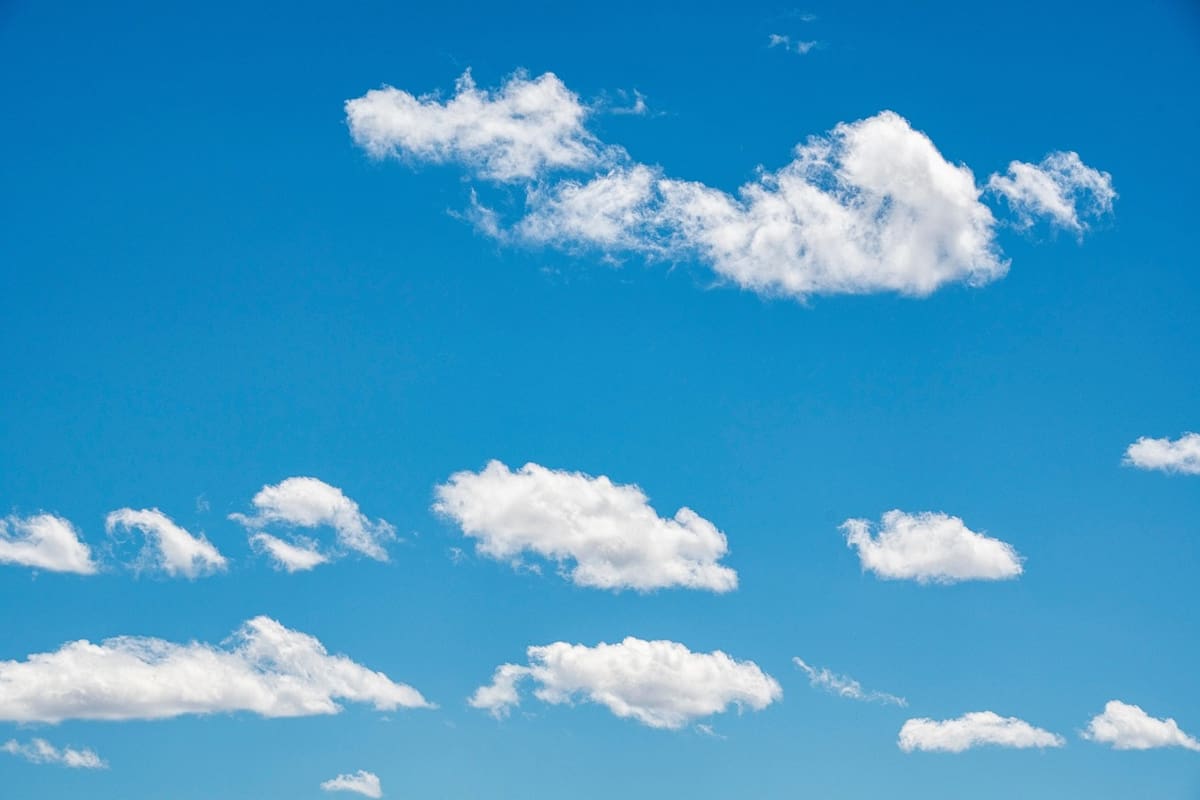 Mirar las nubes: un aprendizaje sobre la fe y la vida.