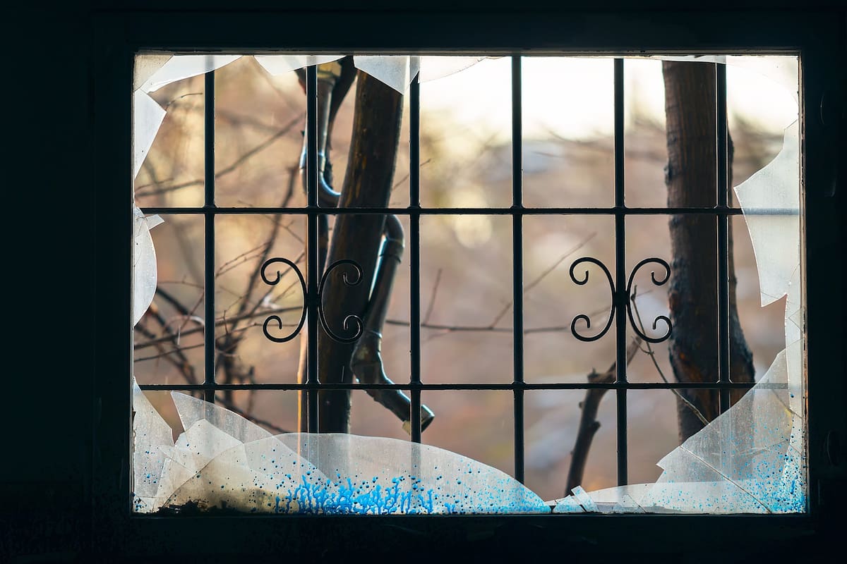 Una ventana rota no debe convertirse en costumbre.