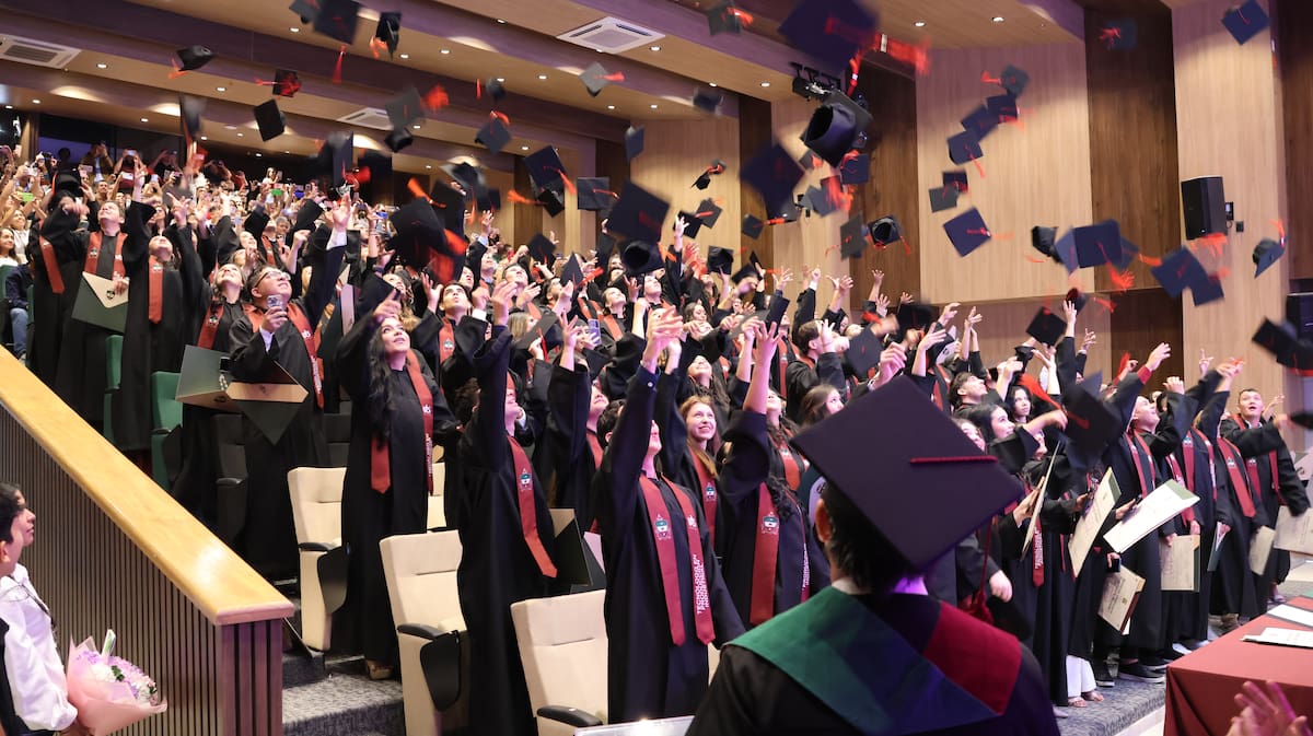 “Esta siempre será su universidad”, Omar Lengerke, a nuevos graduados de la UTS. Foto suministrada/VANGUARDIA