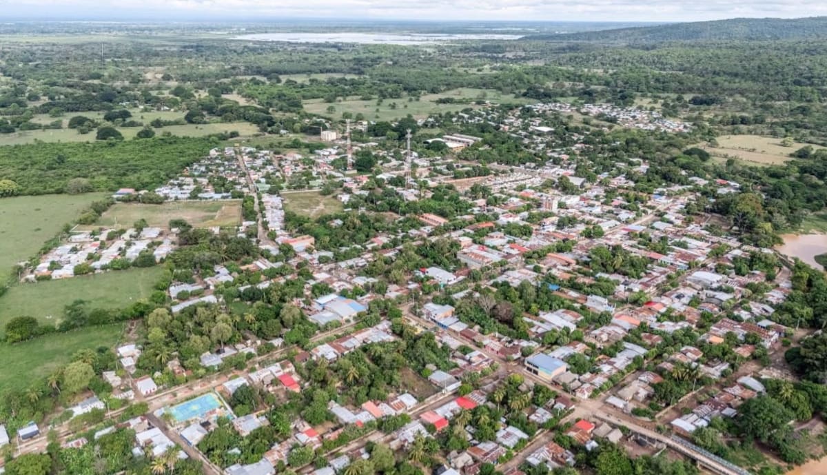 La estación de Policía de Arenal, en el sur de Bolívar, quedó destruida tras el ataque con explosivos registrado la noche del viernes.
Suministrada/Vanguardia