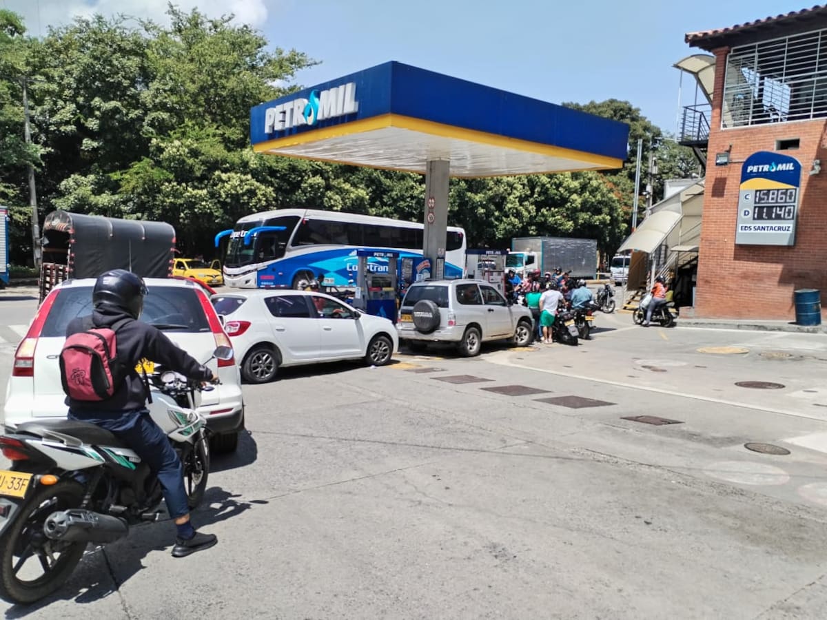 Estaciones de servicio tiene combustible para máximo tres días.